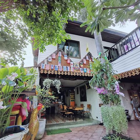 בנגקוק Tavee Guesthouse מראה חיצוני תמונה