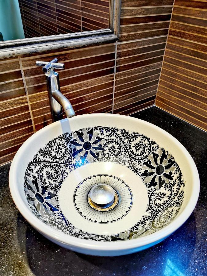 בנגקוק Tavee Guesthouse מראה חיצוני תמונה