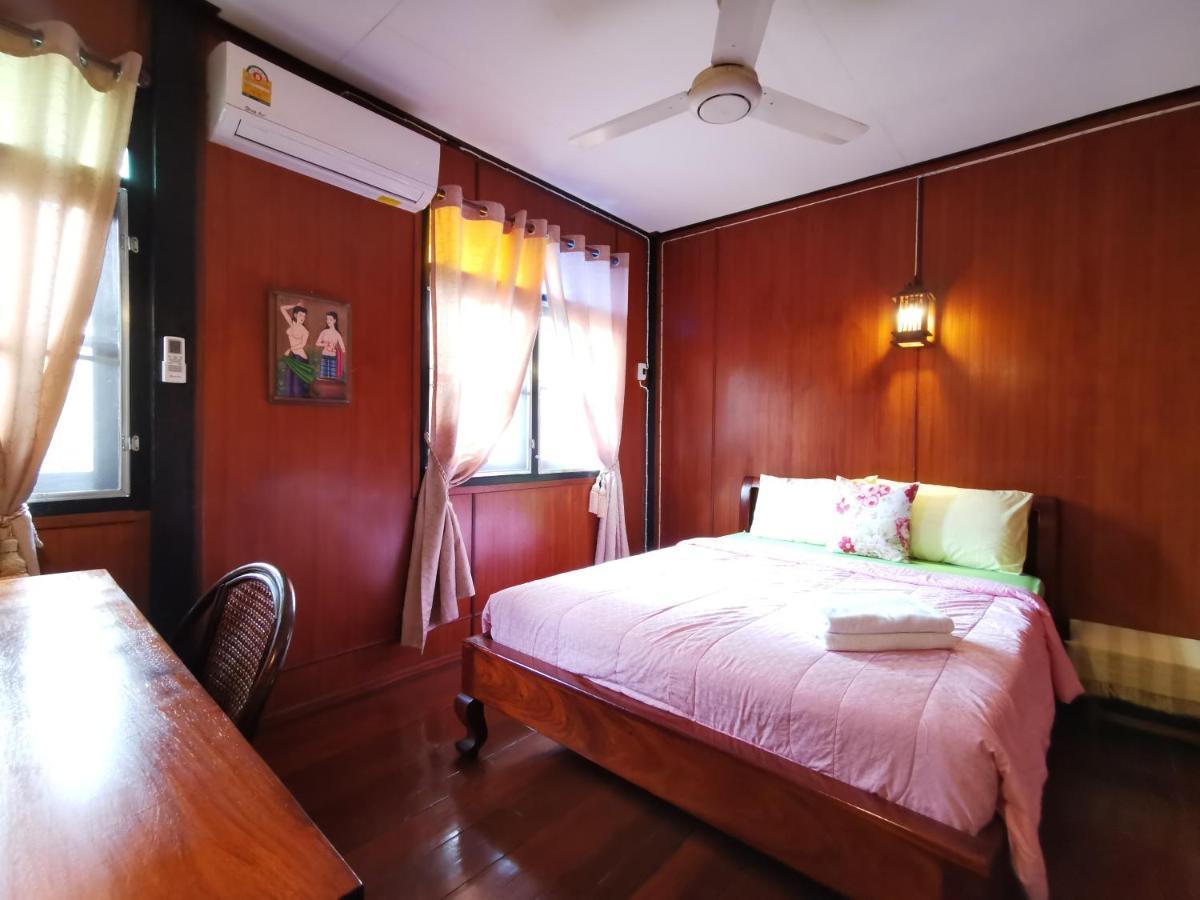 בנגקוק Tavee Guesthouse מראה חיצוני תמונה